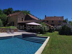 la maison girafe, maison piscine à Carsac-Aillac